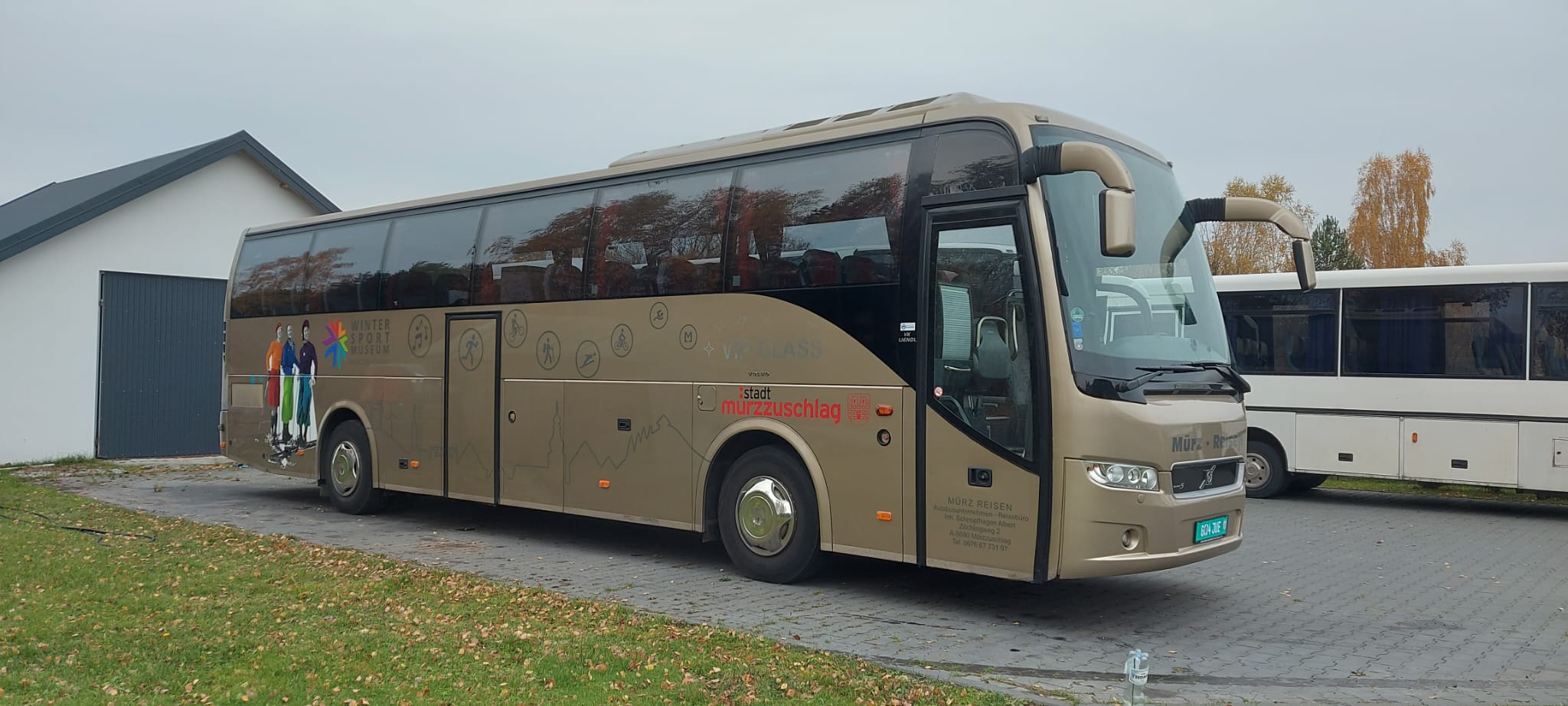 Volvo / autobus z reklamą